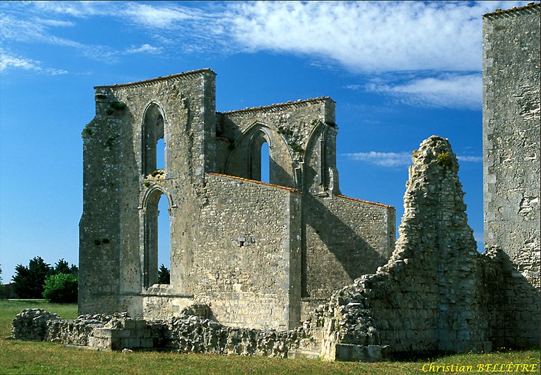 Saintonge - Abbaye en ruines